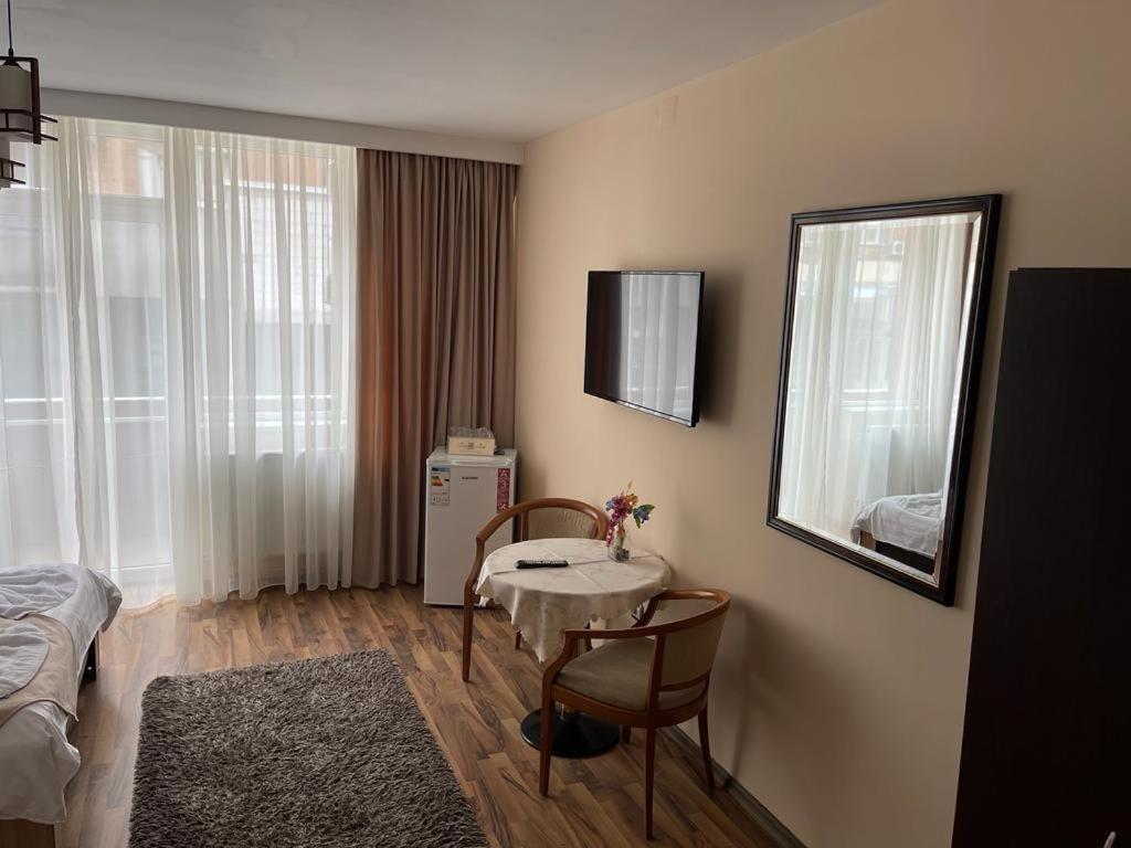 Casa Alex Hotel Târgu Jiu Buitenkant foto