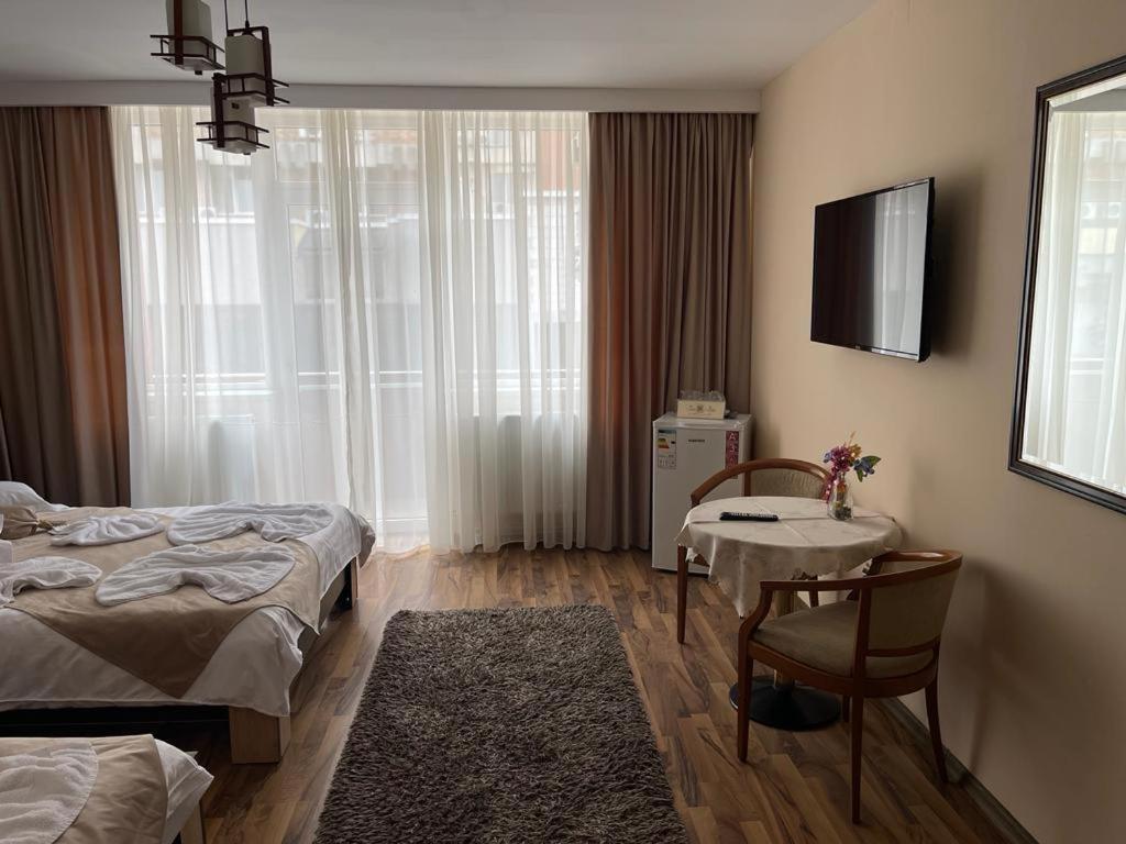 Casa Alex Hotel Târgu Jiu Buitenkant foto