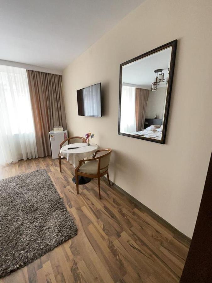 Casa Alex Hotel Târgu Jiu Buitenkant foto