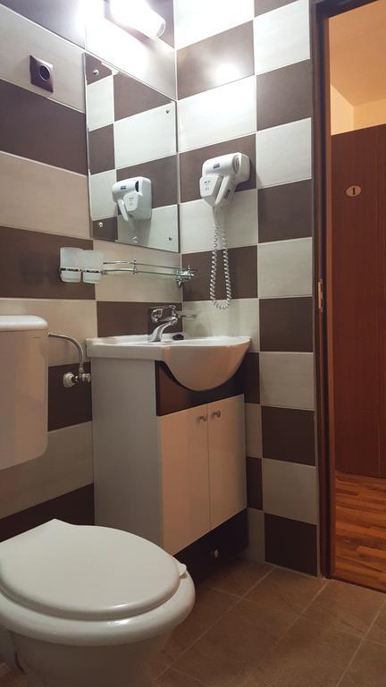 Casa Alex Hotel Târgu Jiu Buitenkant foto