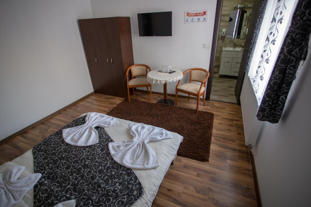 Casa Alex Hotel Târgu Jiu Buitenkant foto