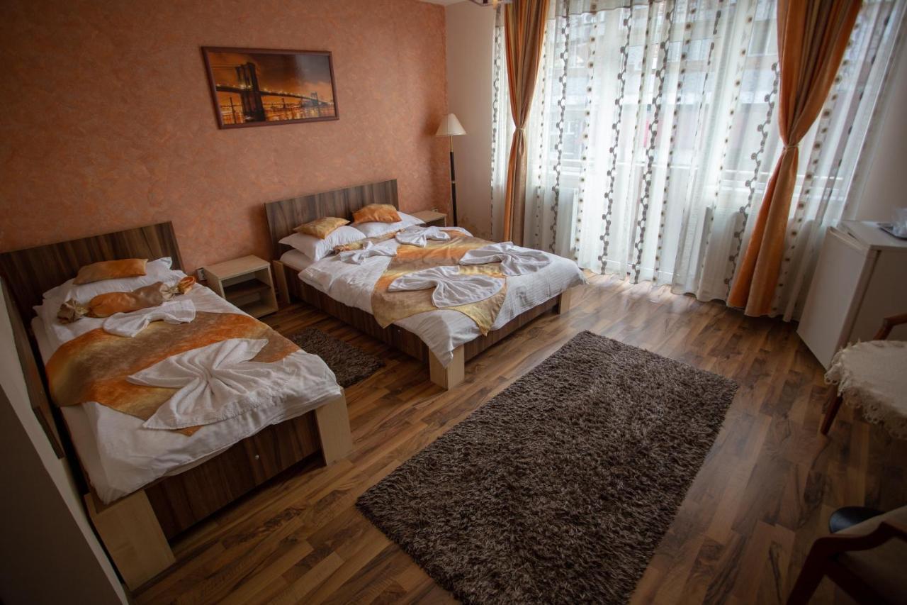 Casa Alex Hotel Târgu Jiu Buitenkant foto