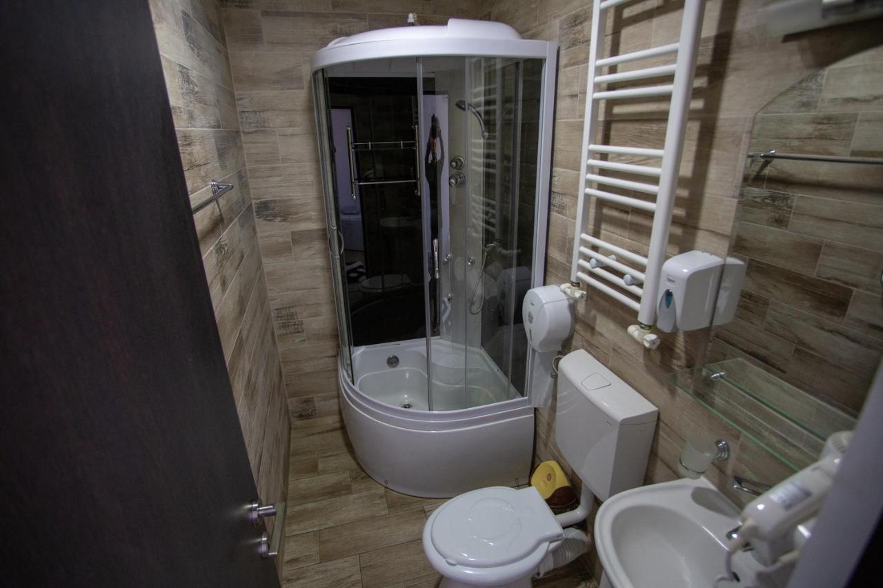Casa Alex Hotel Târgu Jiu Buitenkant foto