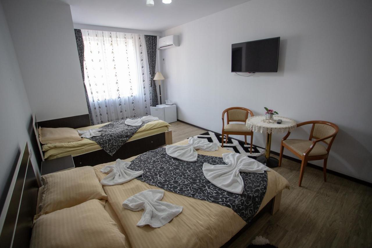 Casa Alex Hotel Târgu Jiu Buitenkant foto
