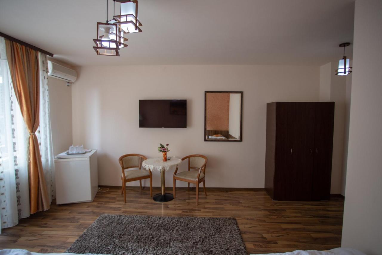 Casa Alex Hotel Târgu Jiu Buitenkant foto