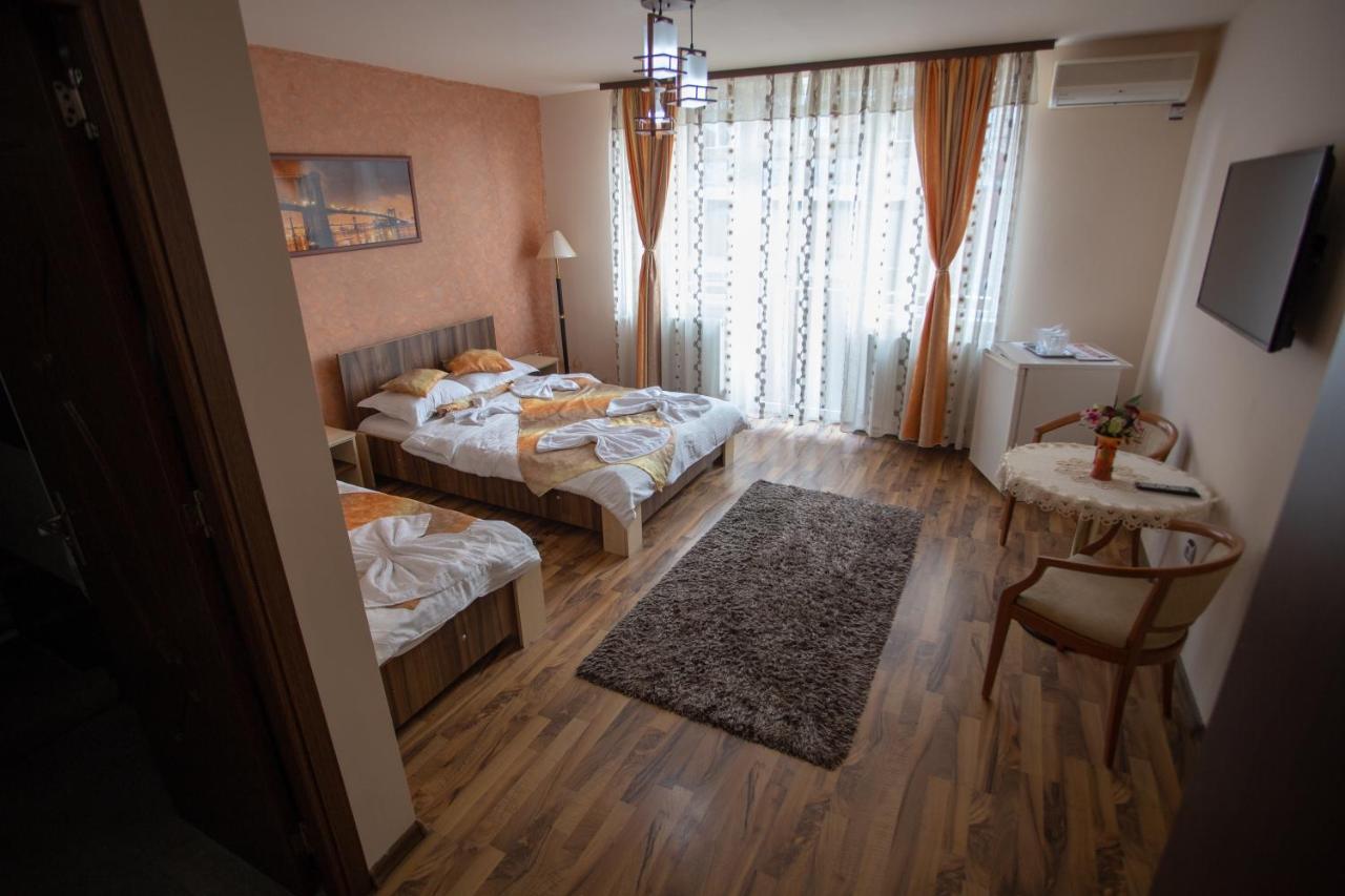 Casa Alex Hotel Târgu Jiu Buitenkant foto