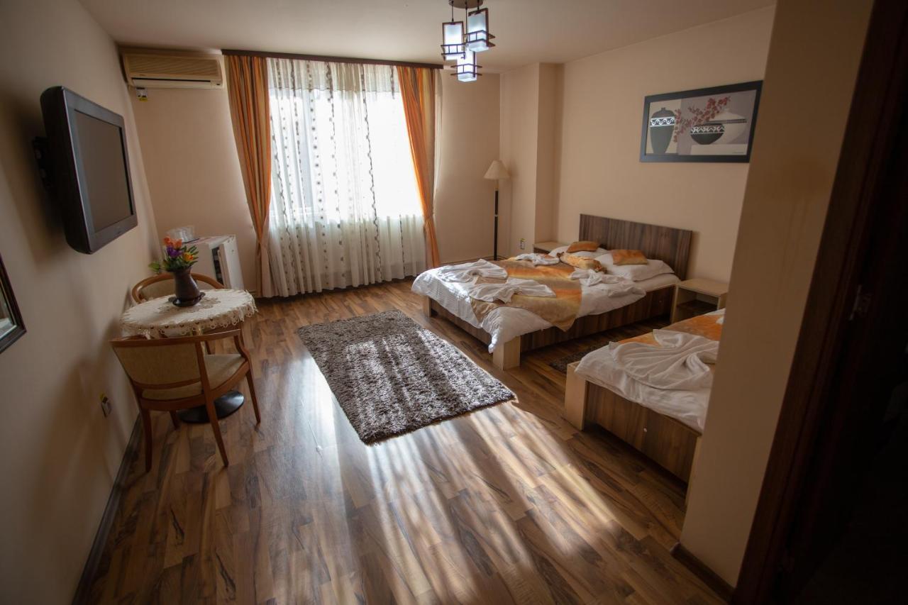 Casa Alex Hotel Târgu Jiu Buitenkant foto