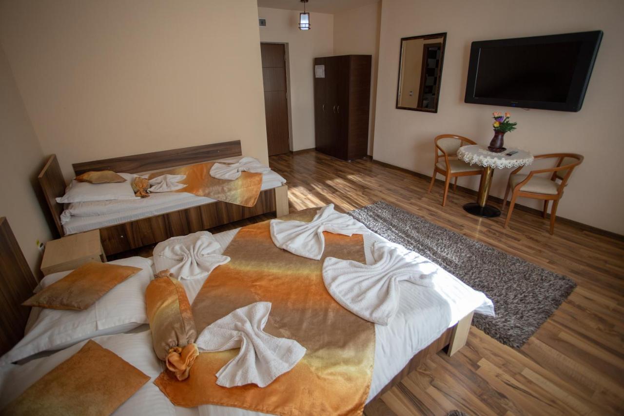 Casa Alex Hotel Târgu Jiu Buitenkant foto