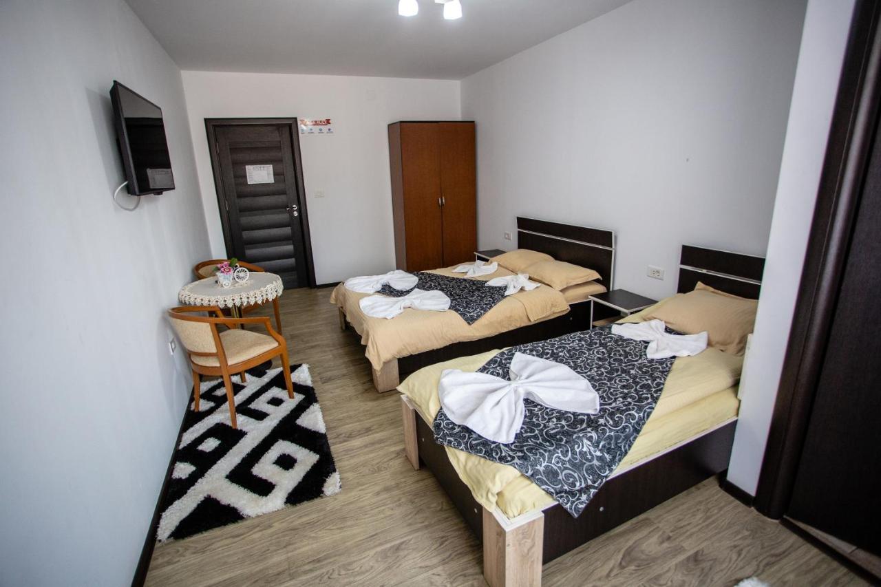 Casa Alex Hotel Târgu Jiu Buitenkant foto