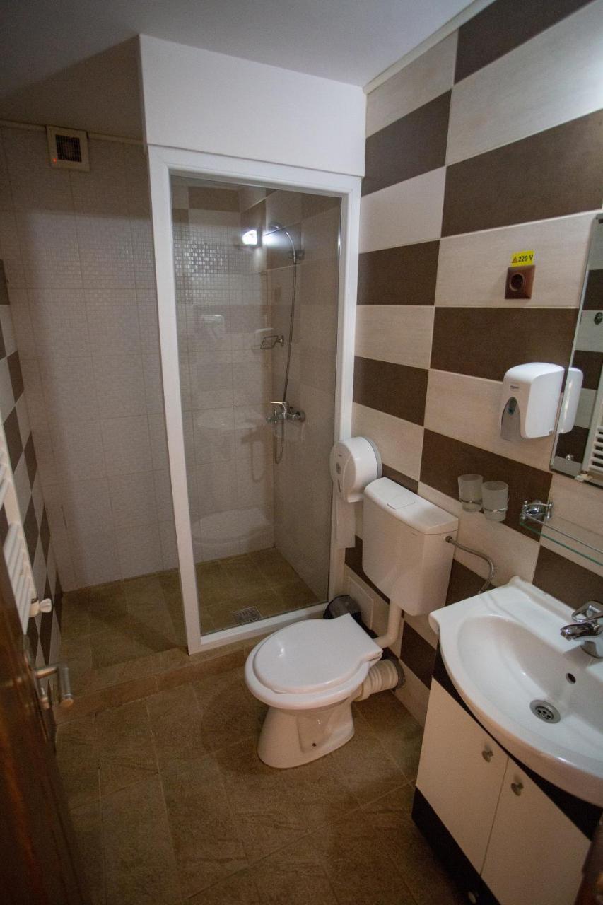 Casa Alex Hotel Târgu Jiu Buitenkant foto